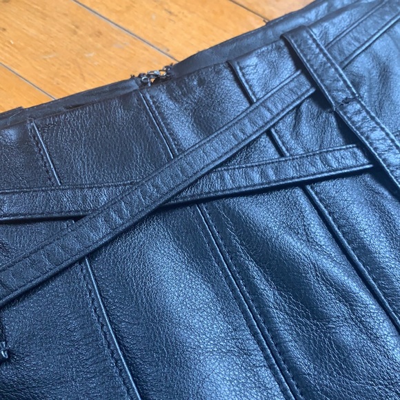 Danier Leather Zipper leather Mini skirt NWT, y2k, trendy quality pencil skirt - Picture 3 of 6